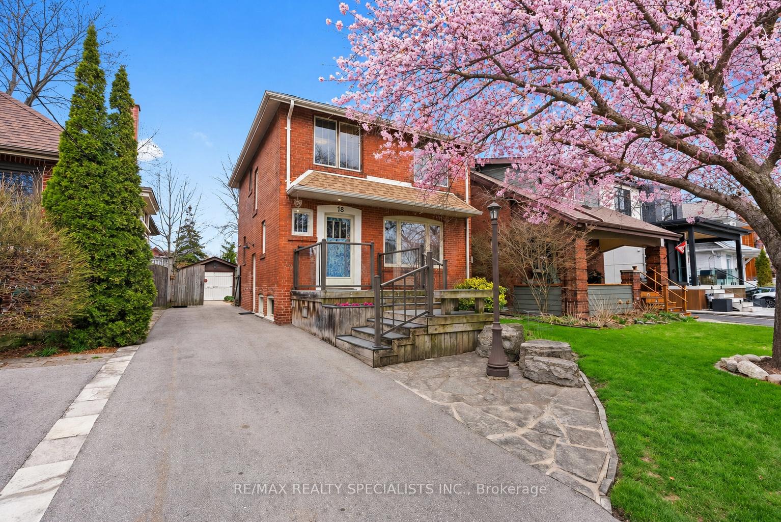 18 Dartmouth Crescent, Toronto W06, ON M8V 1X1