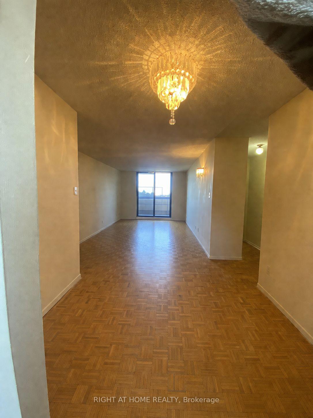 4673 Jane Street 811, Toronto W05, ON M3N 2L1