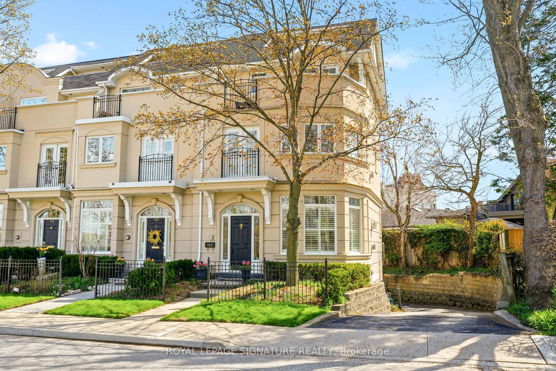 153 Dunn Street, Oakville, ON L6J 3E4