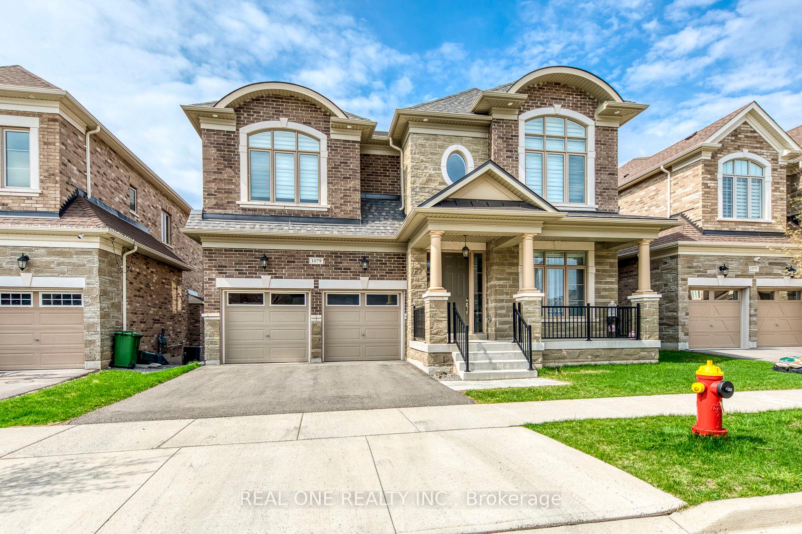 1079 John Laird Circle, Oakville, ON L6H 3R5