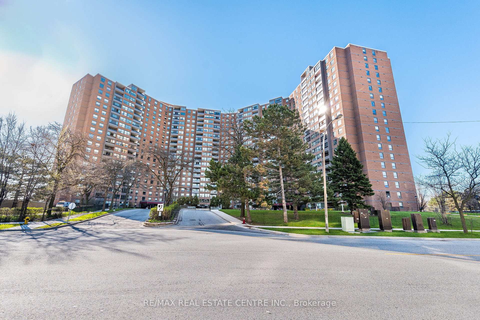 627 The West Mall Road 1802, Toronto W08, ON M9C 4X5