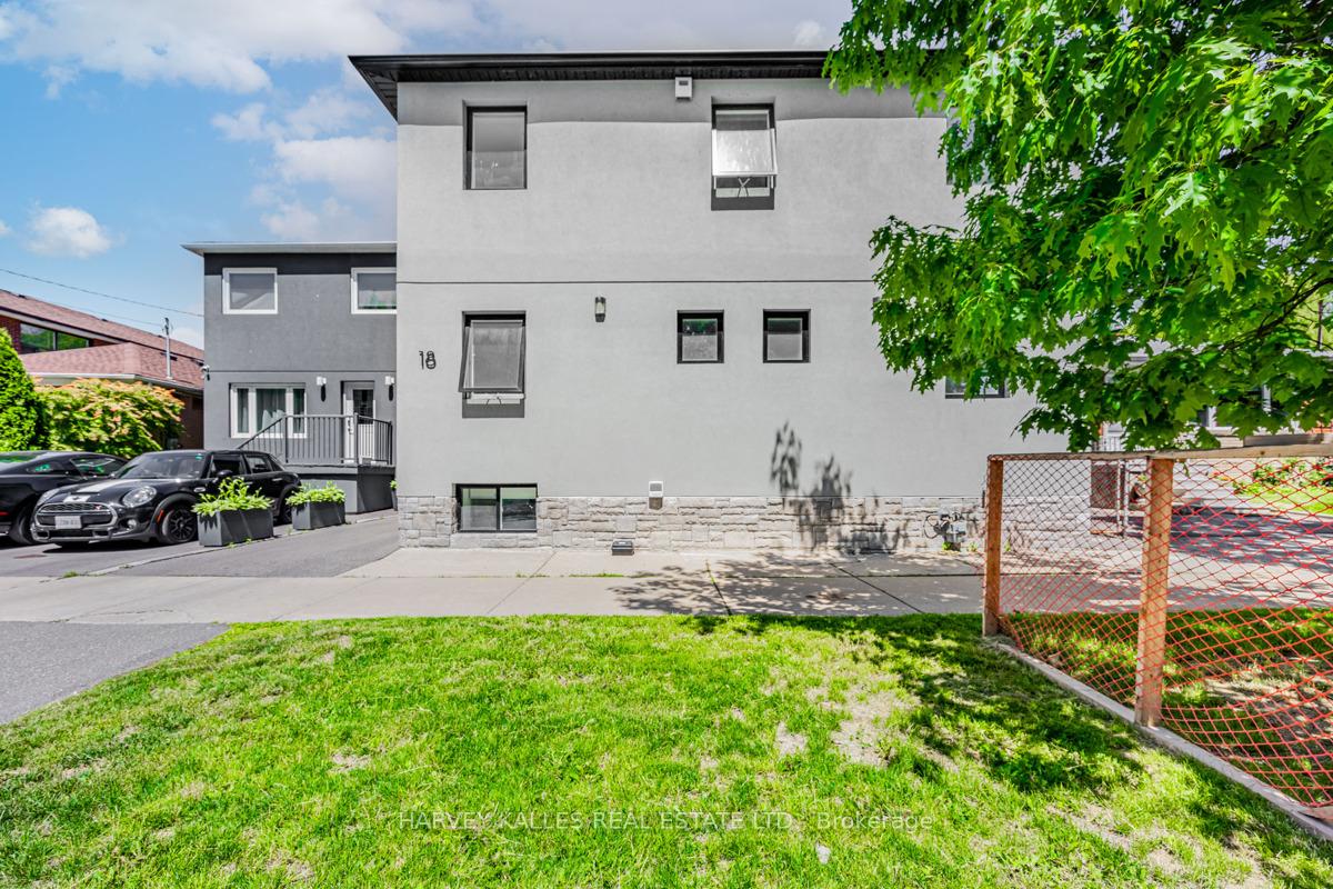 18 Cavell Avenue, Toronto W06, ON M8V 1P2