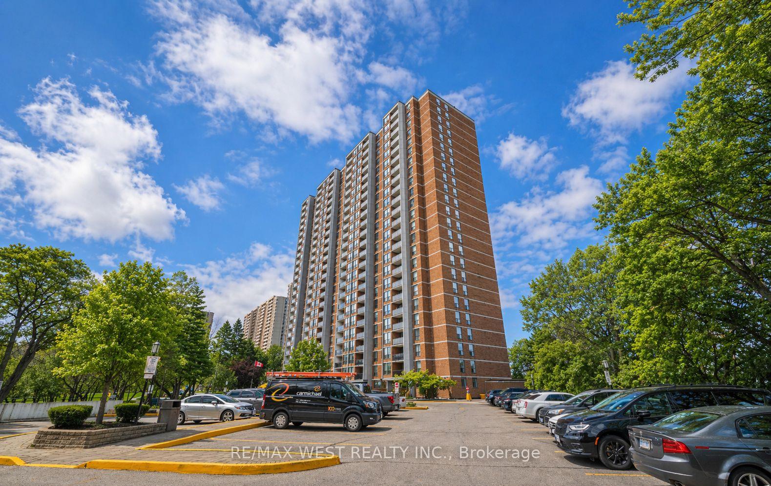 85 Emmett Avenue 1503, Toronto W04, ON M6M 5A2