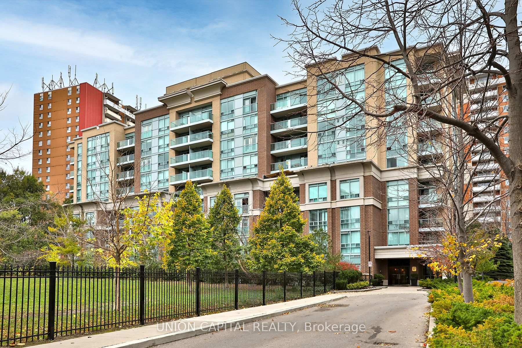 17 Michael Power Place 710, Toronto W08, ON M9A 5G5