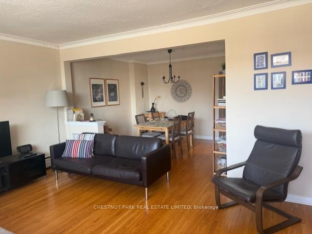757 Lawrence Avenue W, Toronto W04 — photo 2 of 5
