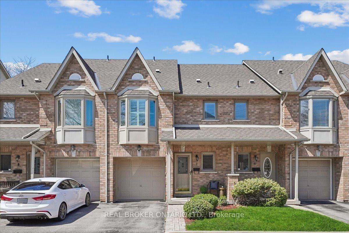 1385 Lakeshore Road W Unit 7, Mississauga, ON L5J 4T6