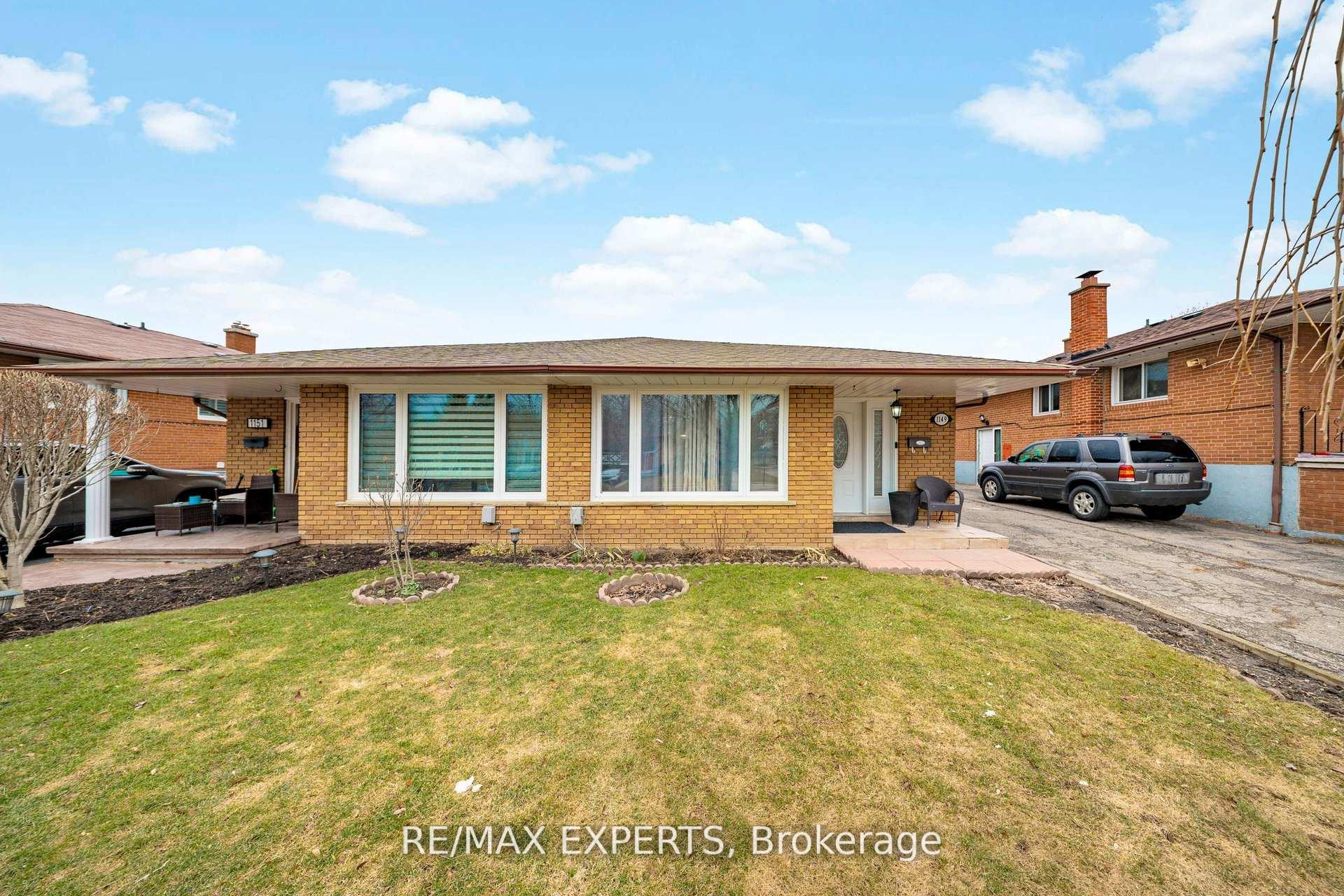 1149 Shadeland Drive, Mississauga, ON L5C 1P2