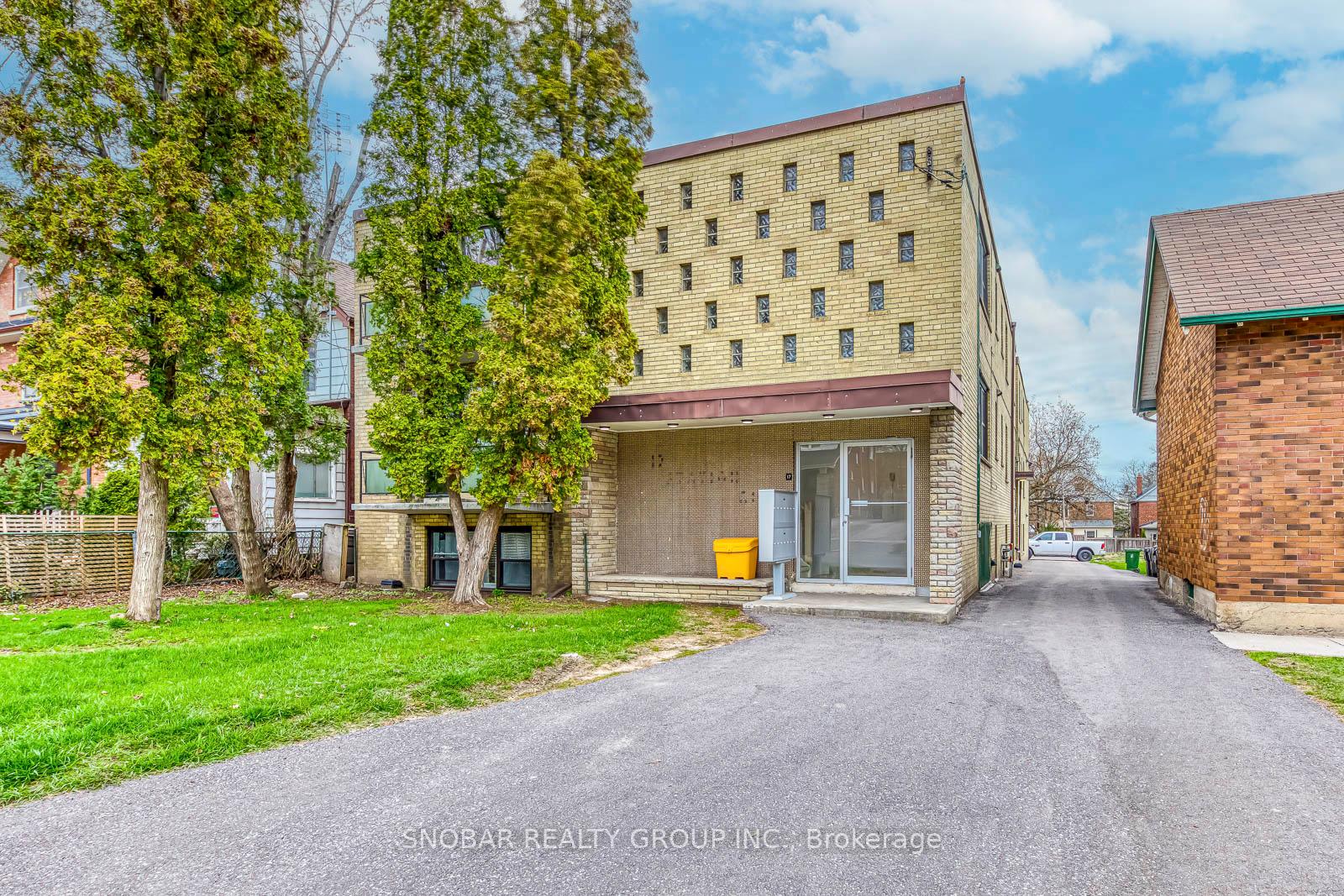 17 STATION Road, Toronto W06, ON M8V 2R1