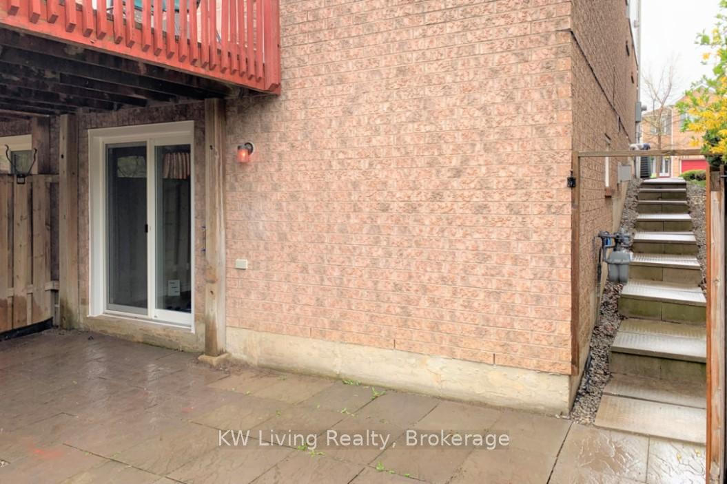 2834 Westbury Court Lower, Mississauga, ON L5M 6B4