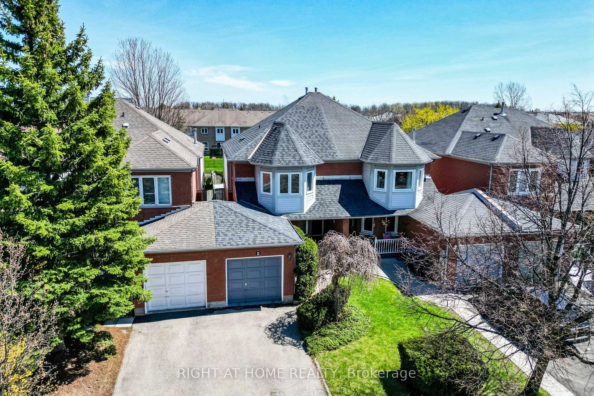 9 Woodstream Avenue, Brampton, ON L6R 1N7