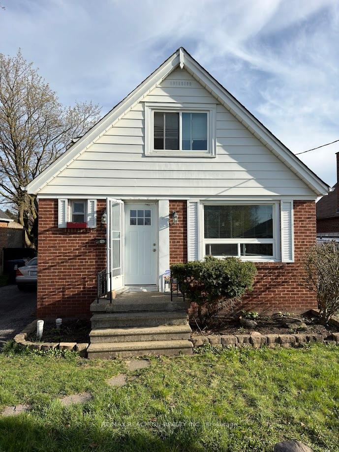 19 Westchester Road, Toronto W04, ON M6M 2S4