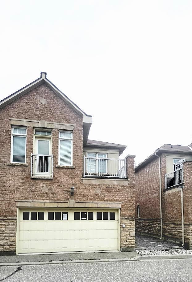 2032 Lakeshore Road W, Mississauga, ON L5J 1J8
