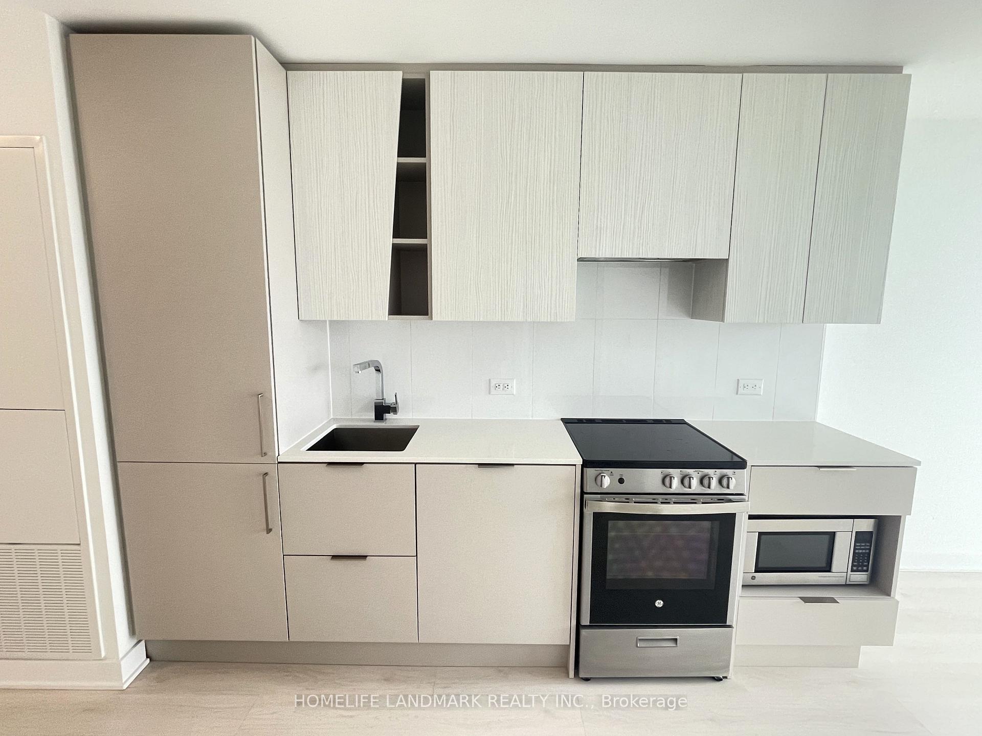 3900 Confederation Parkway 2812, Mississauga, ON L5B 0M3