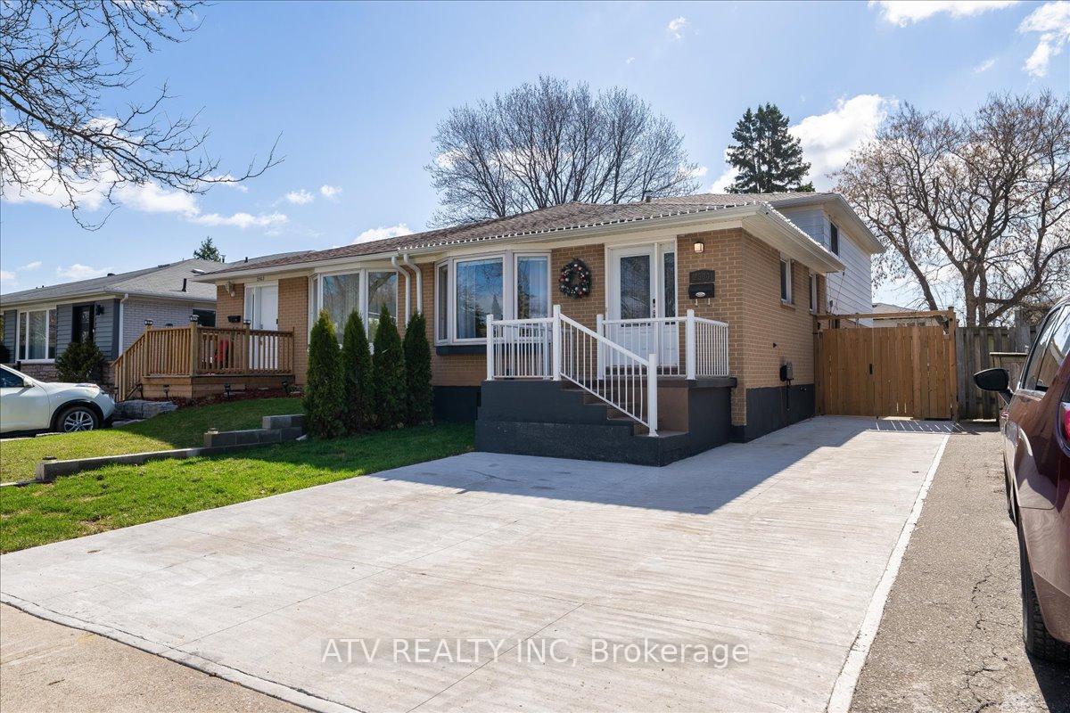 2504 Glamworth Crescent, Mississauga, ON L5K 1G3