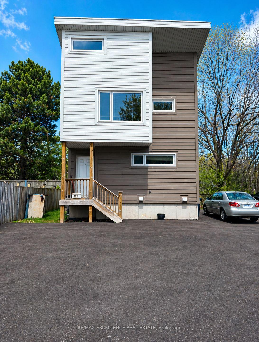 20 C Hoskins Square, Brampton, ON L6S 2N6