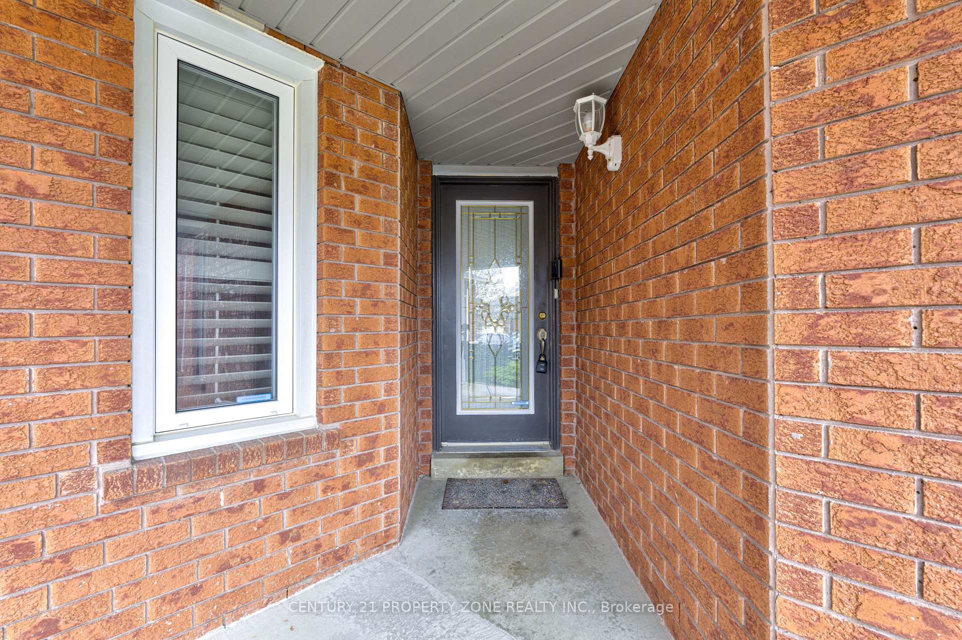 4 Compton Court, Caledon — photo 2 of 5