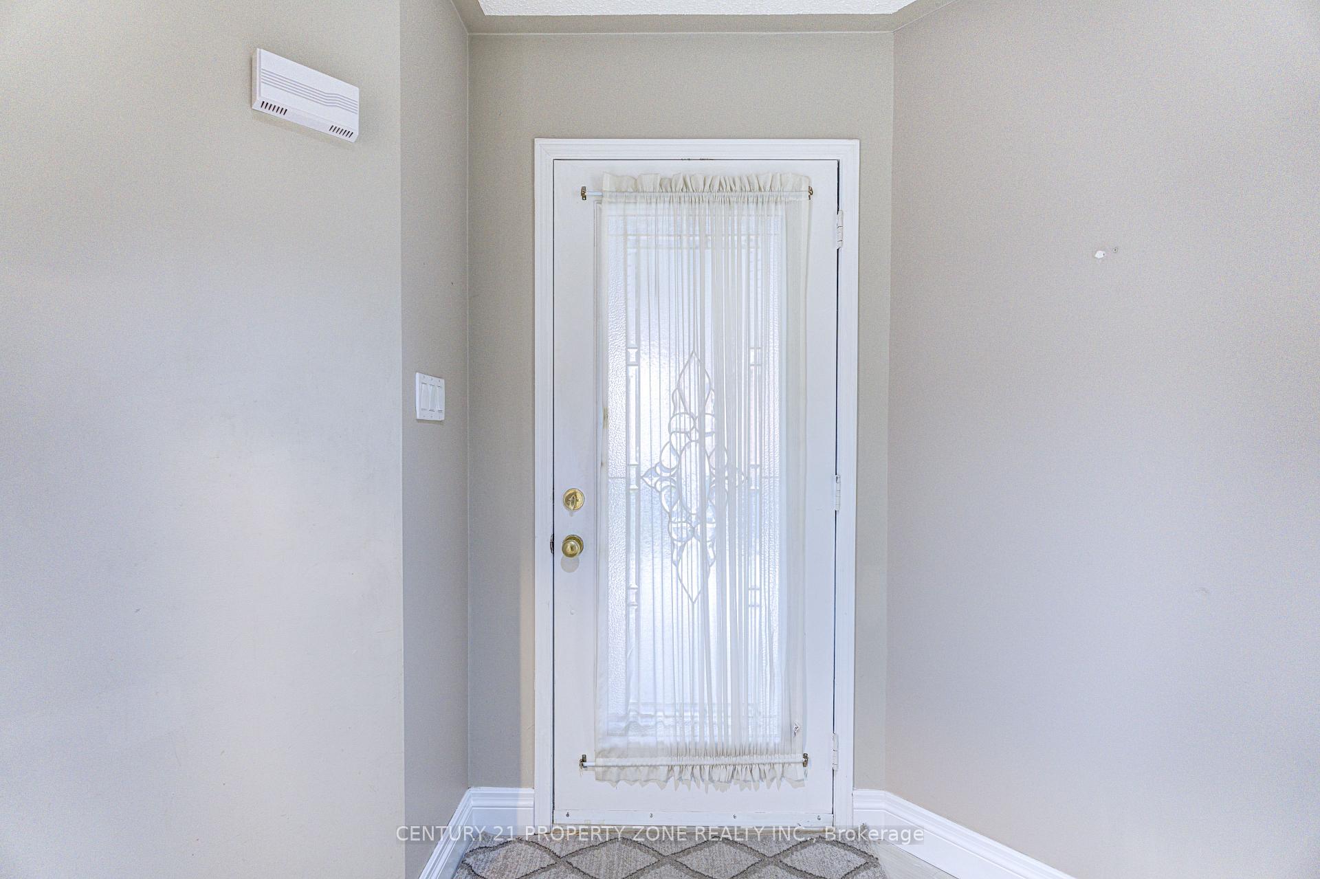 4 Compton Court, Caledon — photo 3 of 5