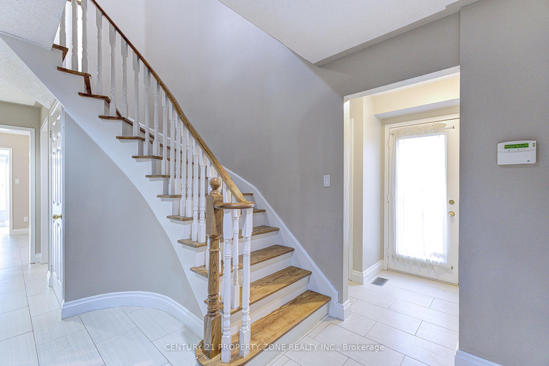 4 Compton Court, Caledon — photo 4 of 5
