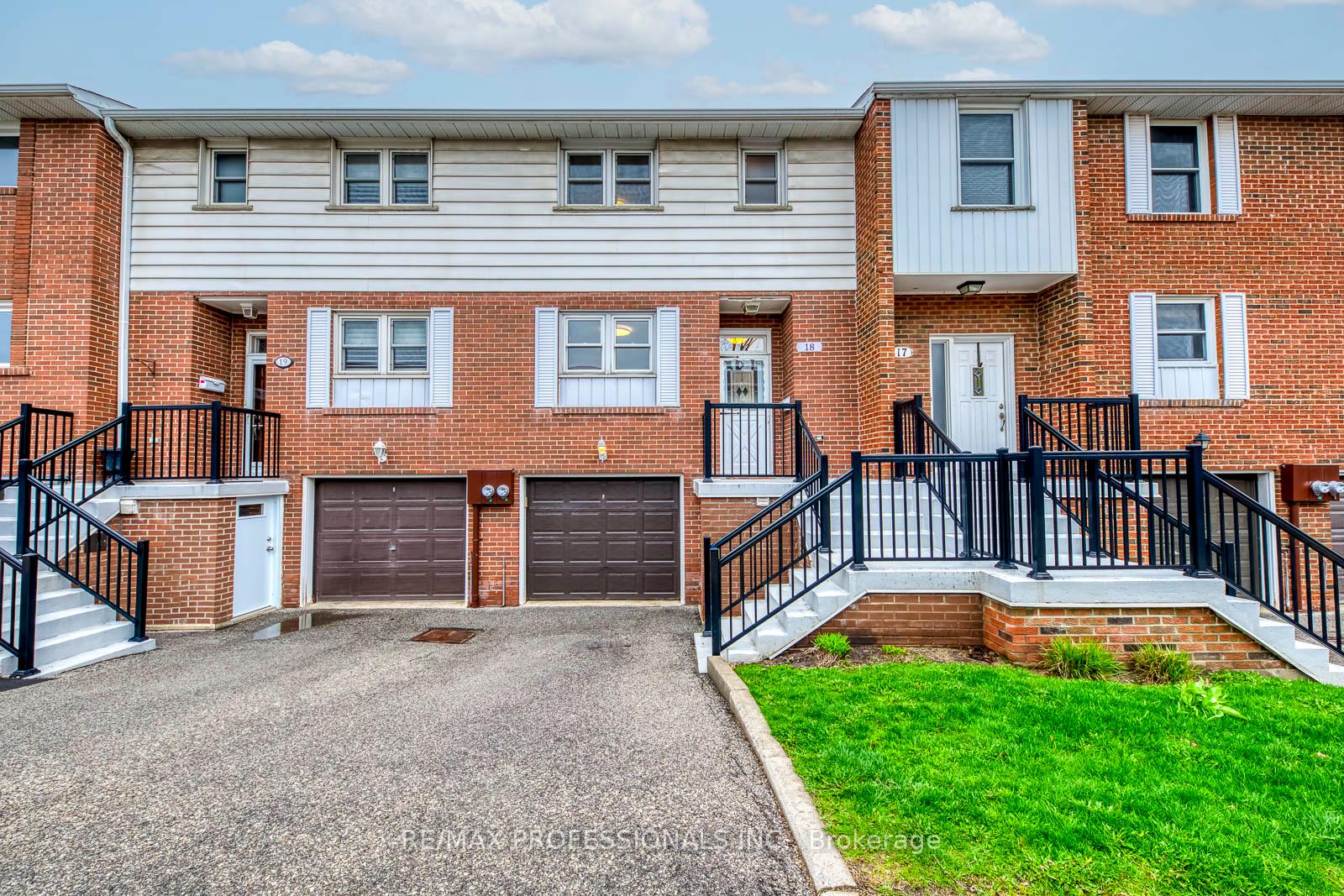 17 Centennial Park Road 18, Toronto W08, ON M9C 4W8