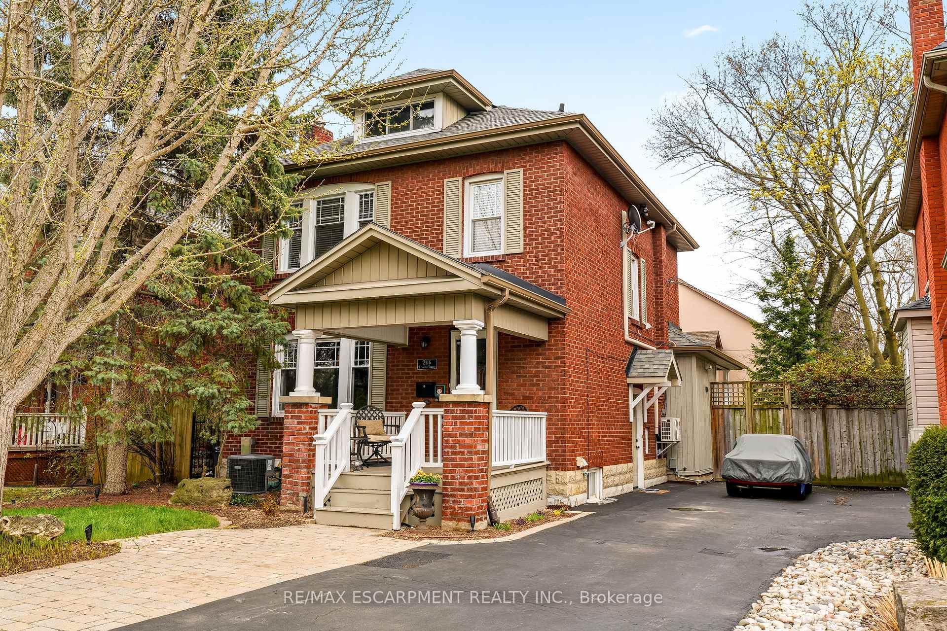 2116 Caroline Street, Burlington, ON L7R 1L8