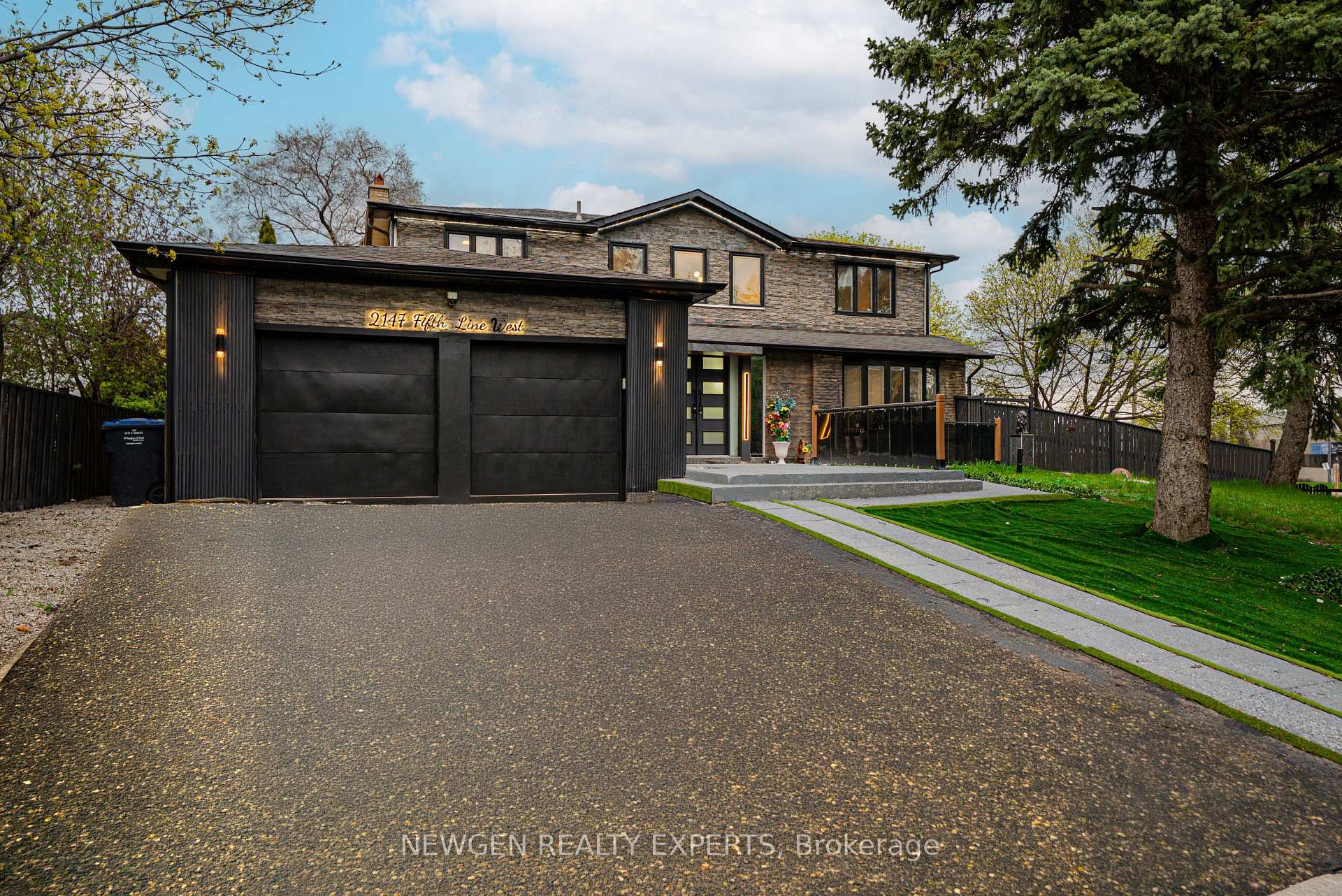 2147 Fifth Line W, Mississauga, ON L5K 2K3