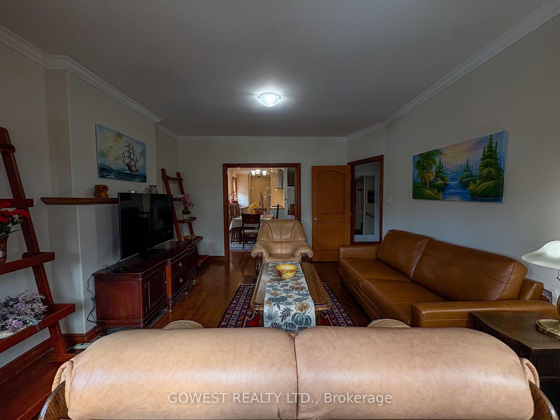 20 Glen Gordon Road 2, Toronto W02 — photo 4 of 5