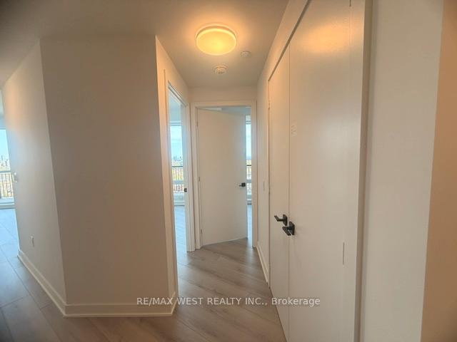 1185 Dupont Street 1907, Toronto W02 — photo 4 of 5