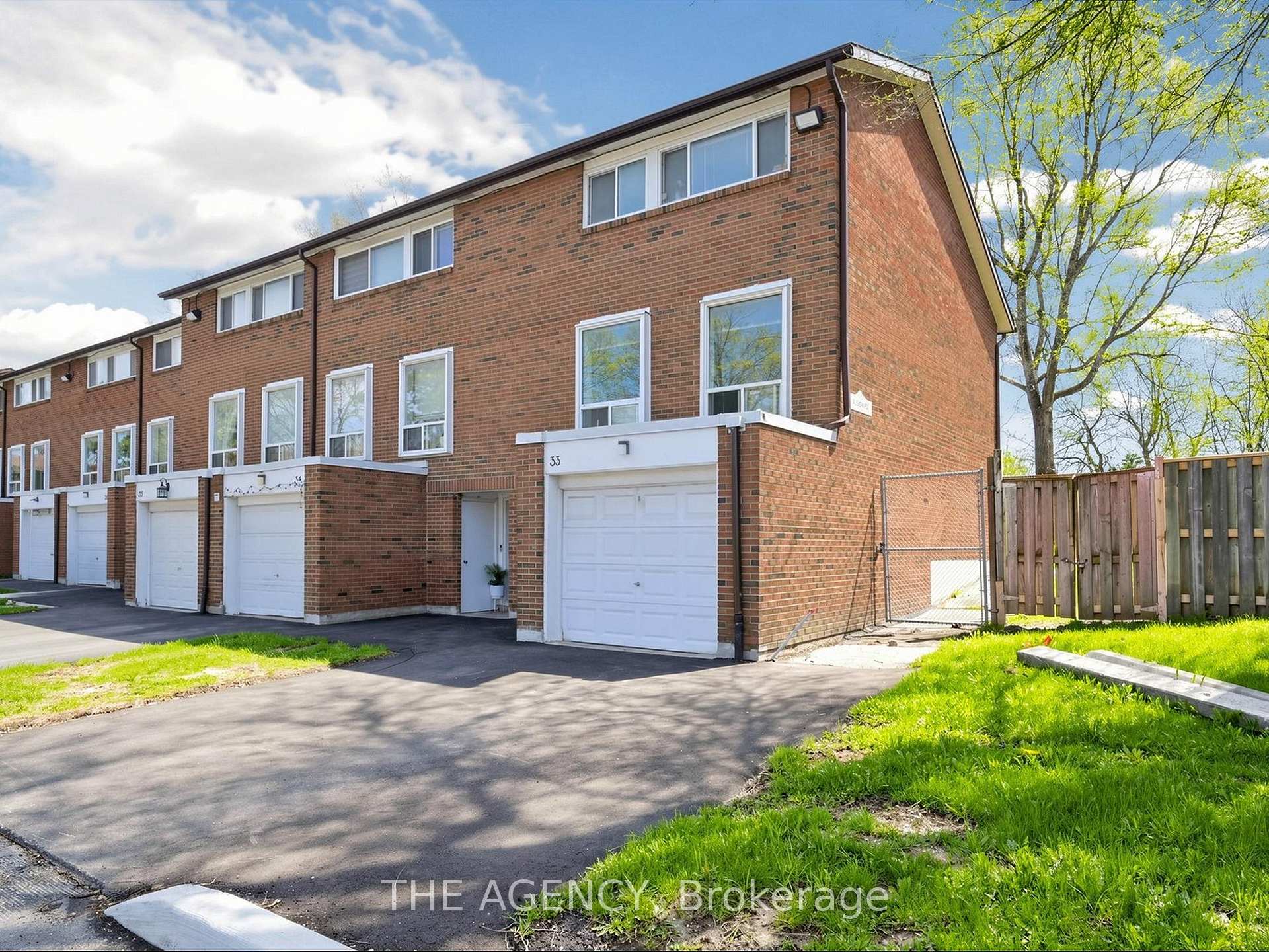 1559 Albion Road #33, Toronto W10 — photo 2 of 5