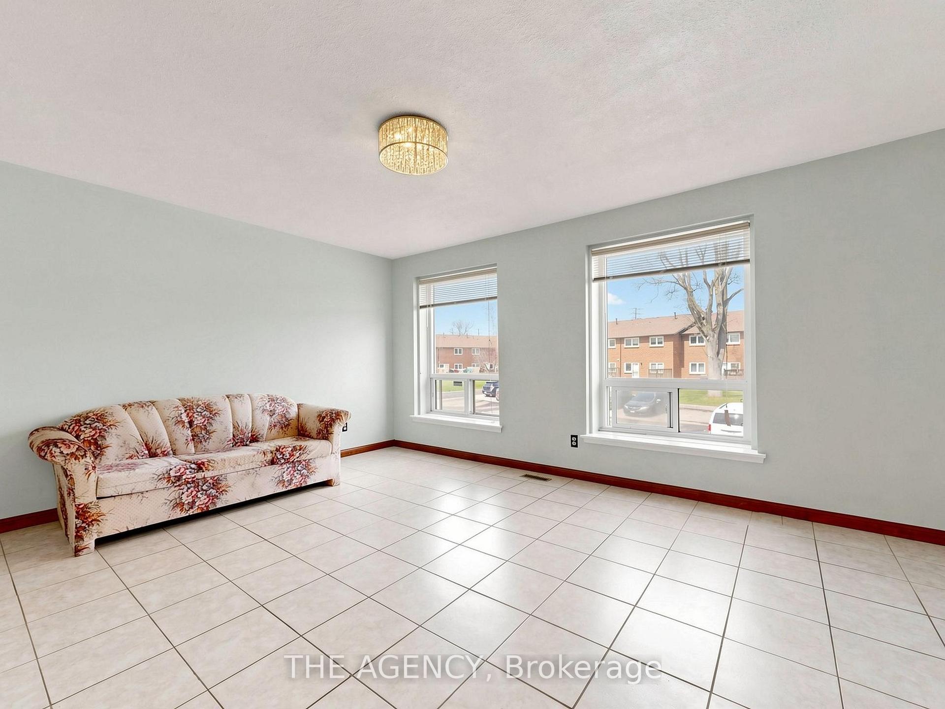 1559 Albion Road #33, Toronto W10 — photo 3 of 5