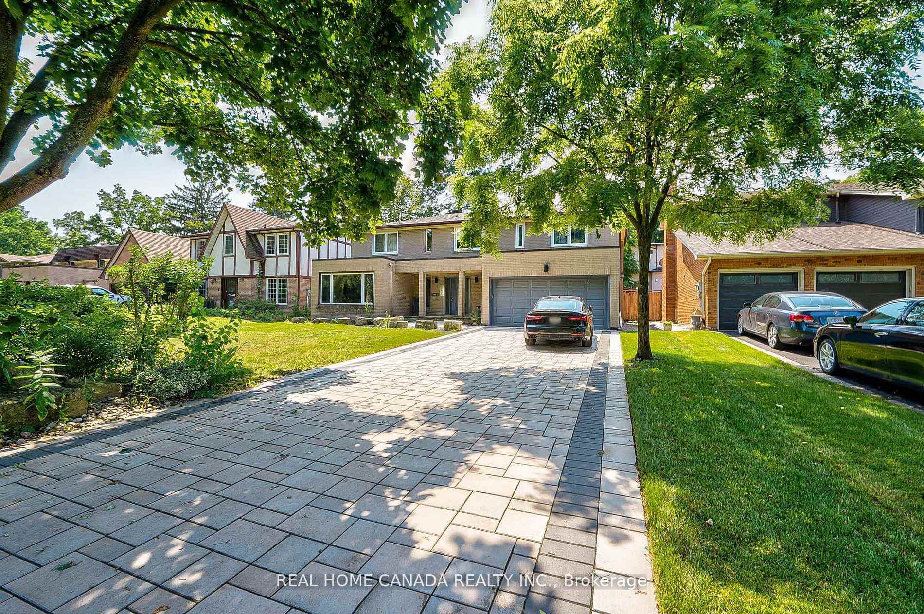82 Arkendo Drive, Oakville, ON L6J 5T9