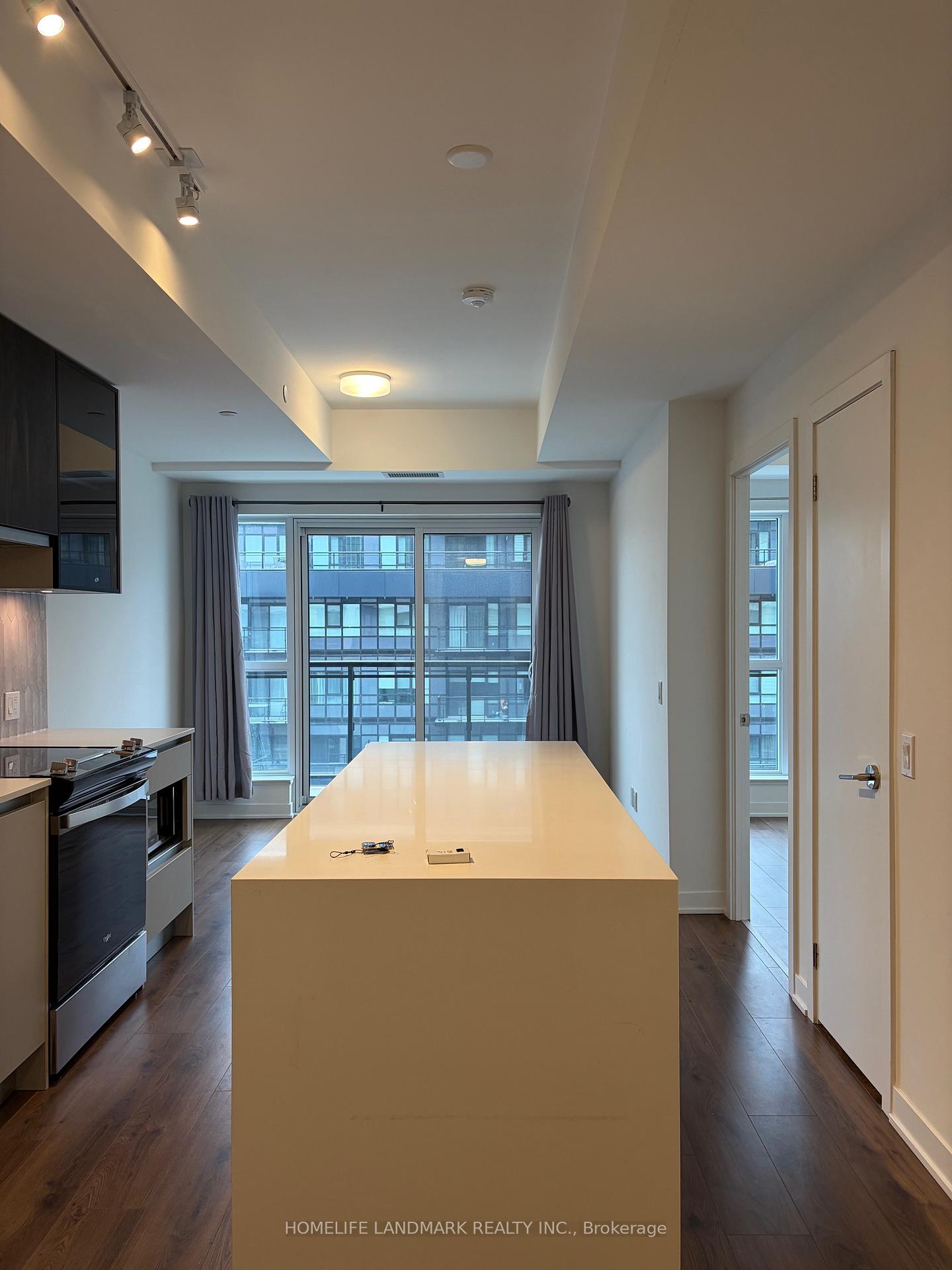 405 Dundas Street W 814, Oakville, ON L6M 4P9