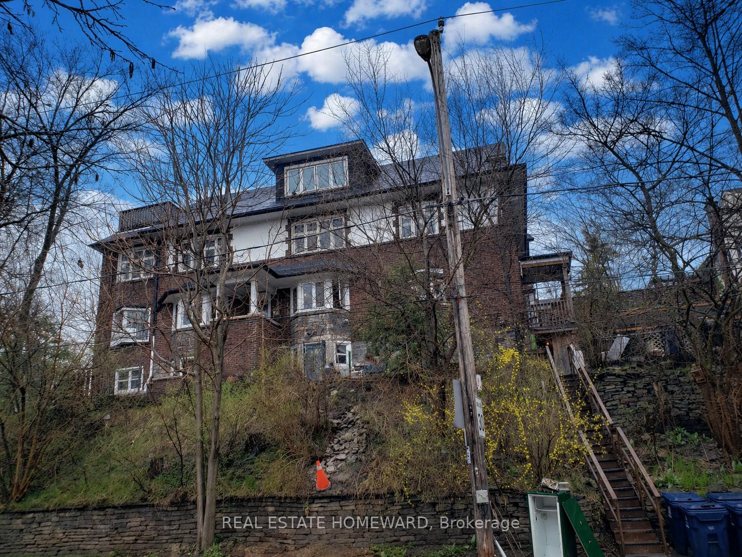 435 Parkside Drive 2A, Toronto W01, ON M6R 2Z8