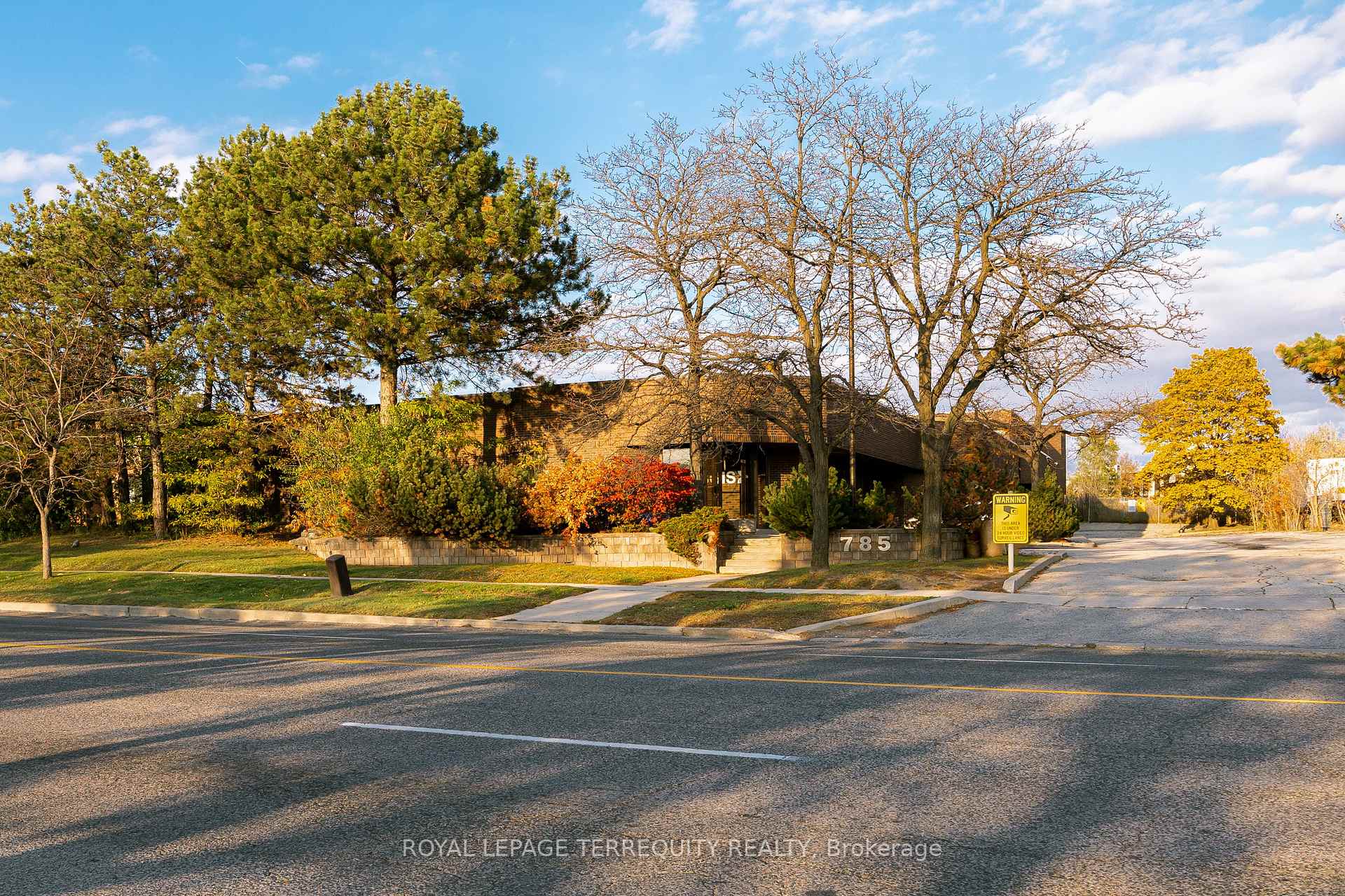 785 Arrow Road, Toronto W05, ON M9M 2L4