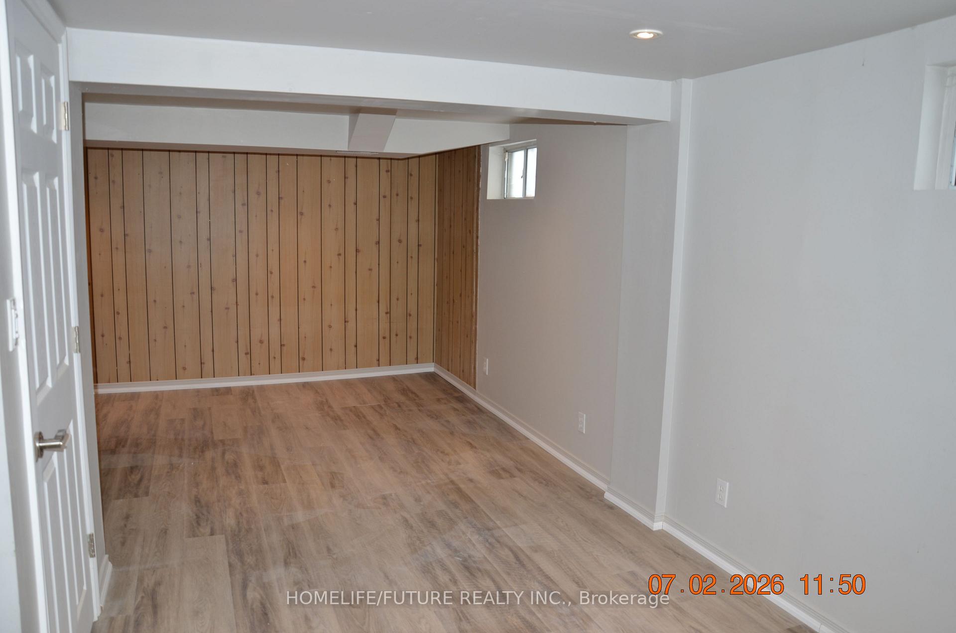 11 Coppermill Drive, Toronto W10 — photo 3 of 5