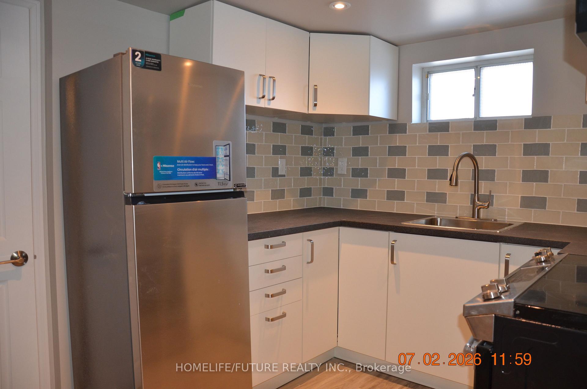 11 Coppermill Drive, Toronto W10 — photo 4 of 5