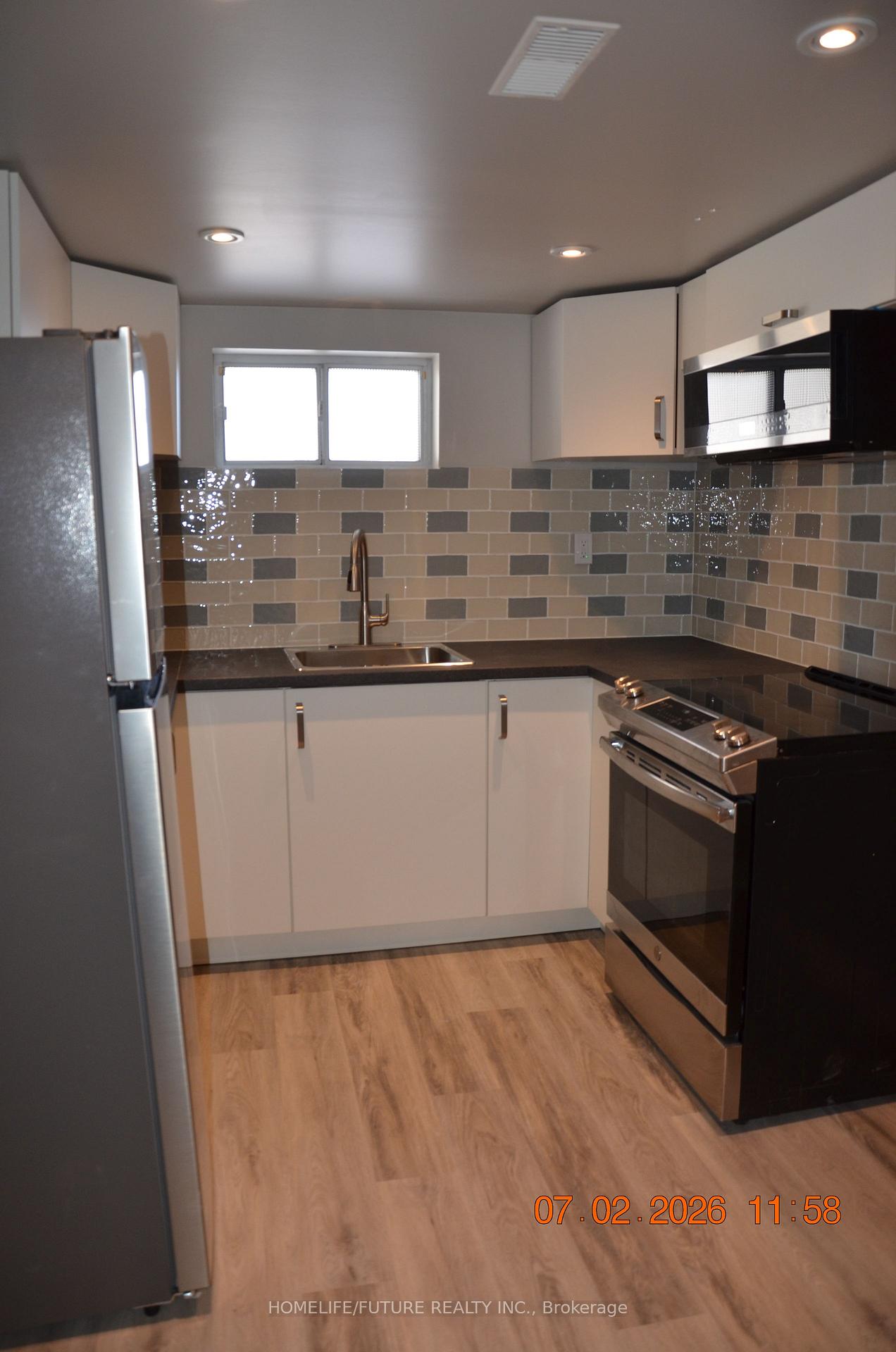 11 Coppermill Drive, Toronto W10 — photo 5 of 5