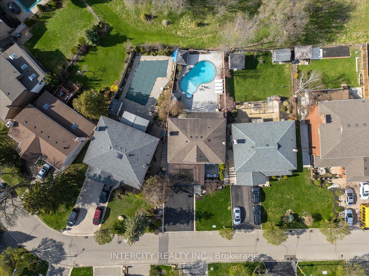 61 Golfwood Heights, Toronto W09 — photo 3 of 5