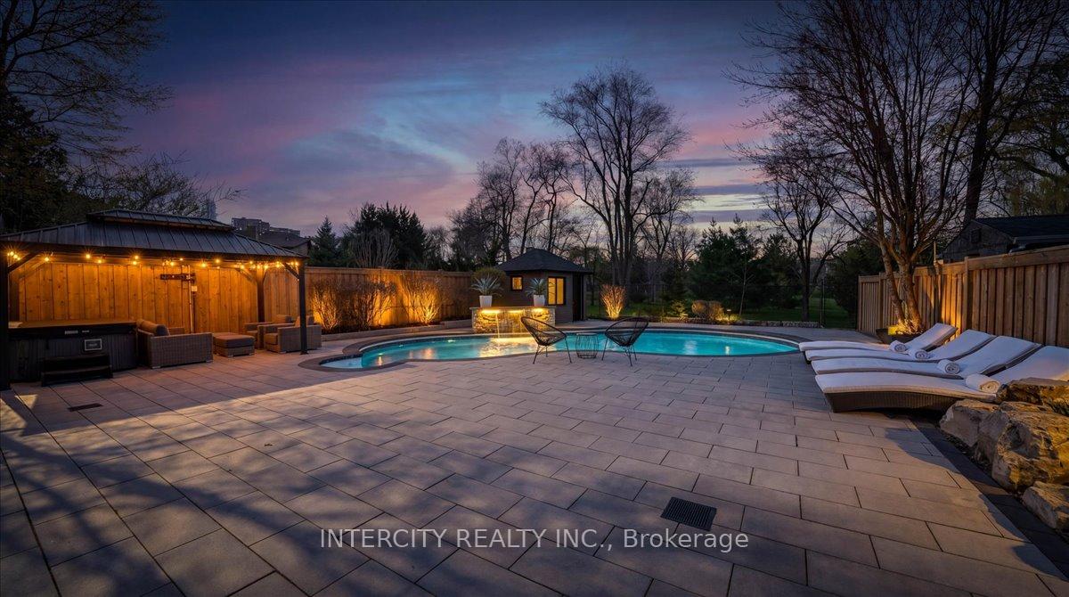 61 Golfwood Heights, Toronto W09 — photo 4 of 5
