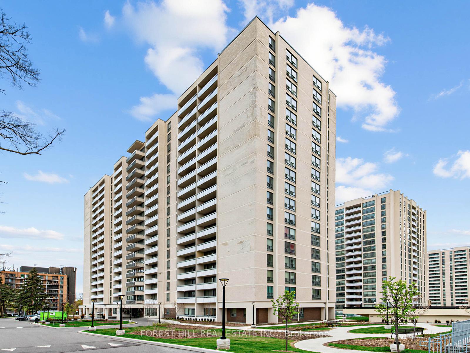 140 Elm Ridge Drive 1921, Toronto W04, ON M6B 1B1