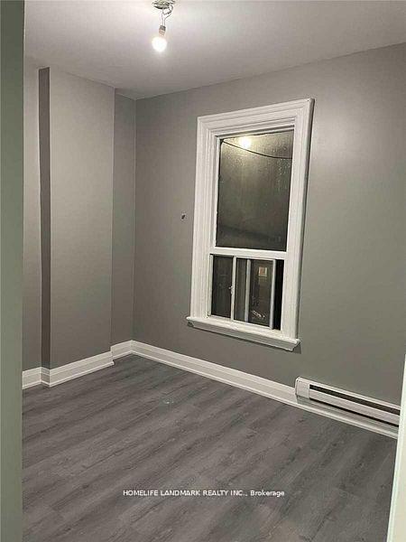 271 Dunn Avenue 2, Toronto W01, ON M6K 1L9