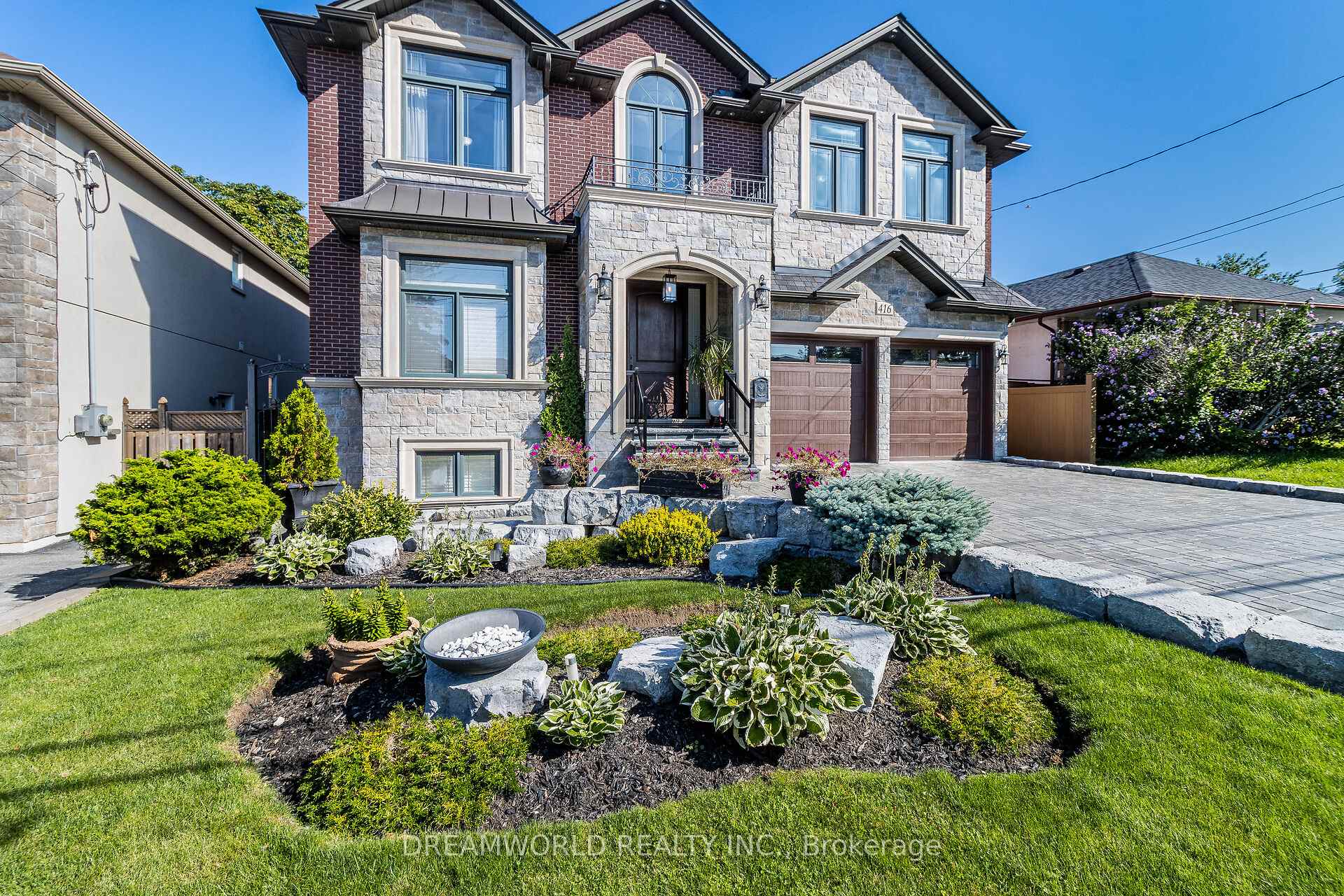 416 Rustic Road, Toronto W04 — photo 3 of 5