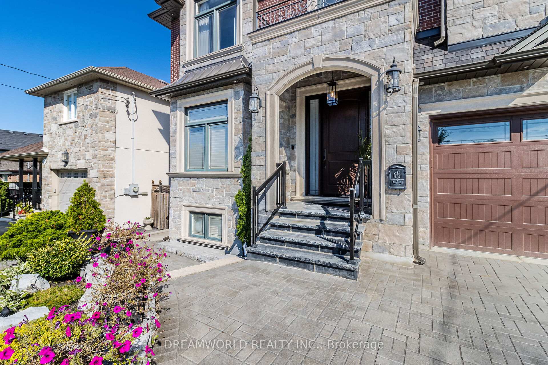 416 Rustic Road, Toronto W04 — photo 4 of 5