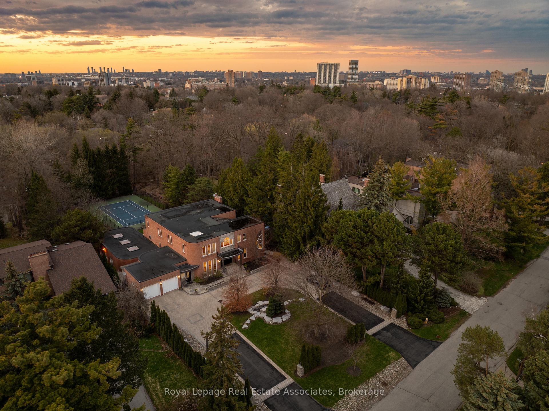 12 Westmount Park Road, Toronto W09 — photo 3 of 5