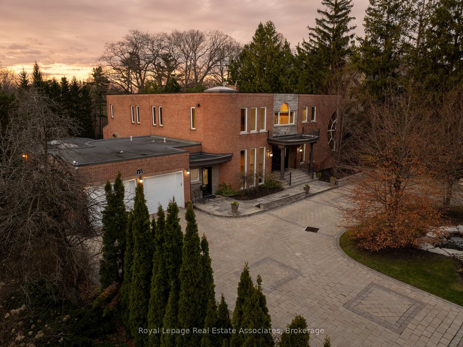 12 Westmount Park Road, Toronto W09 — photo 4 of 5