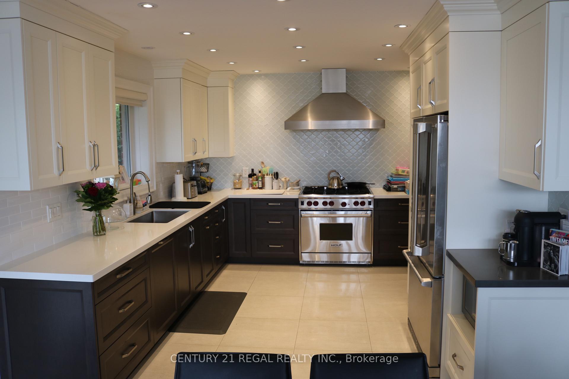 18 Rowse Crescent, Toronto W09, ON M9P 3L5