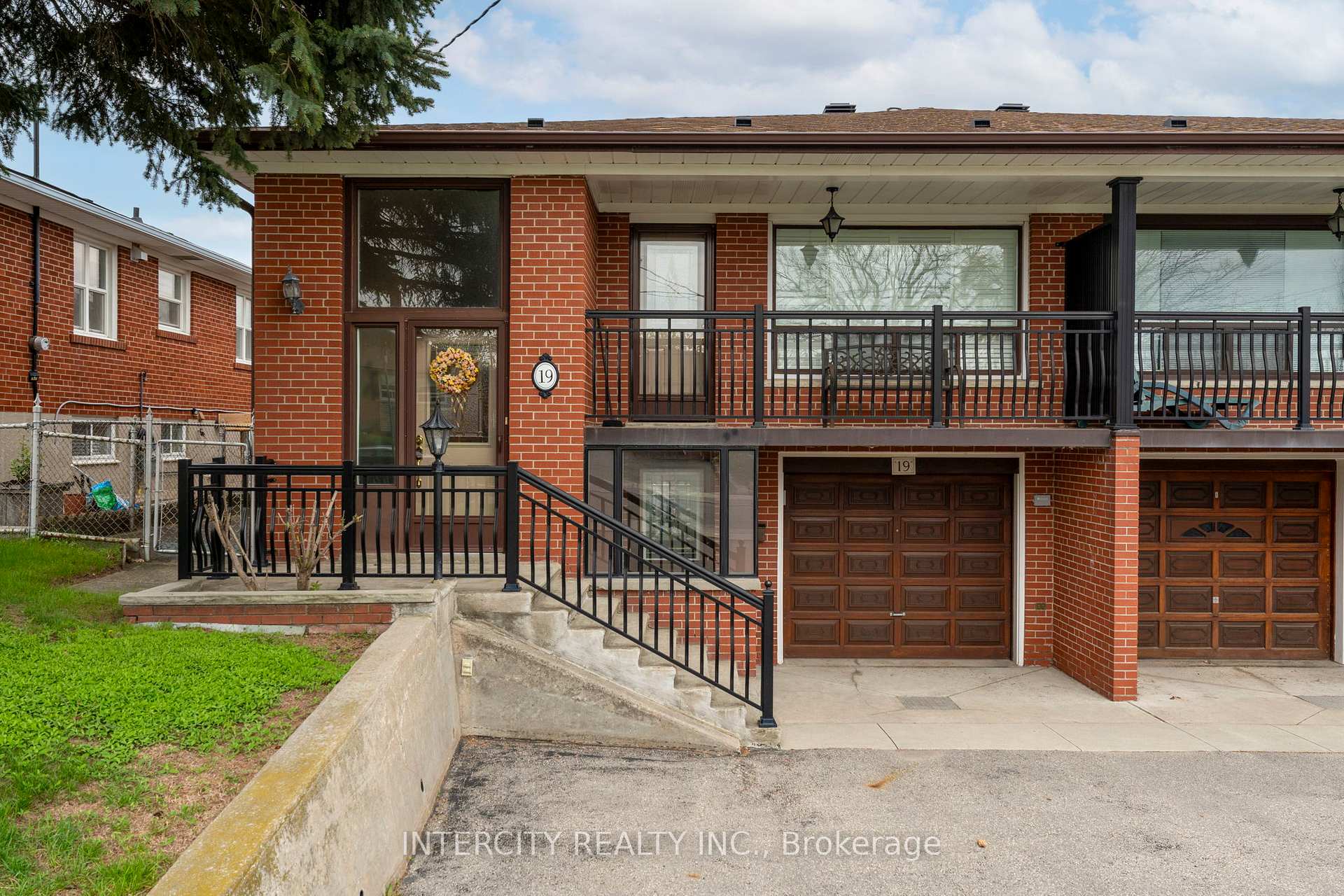 19 Gade Drive, Toronto W05 — photo 3 of 5
