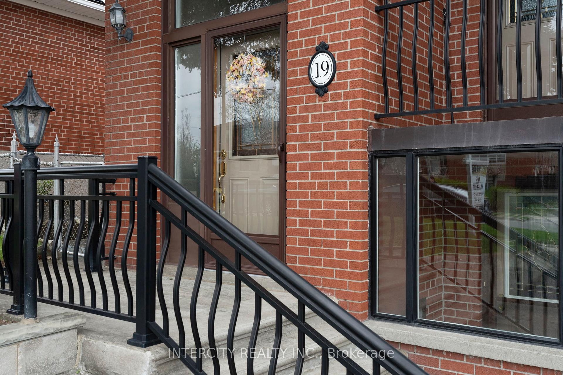 19 Gade Drive, Toronto W05 — photo 4 of 5