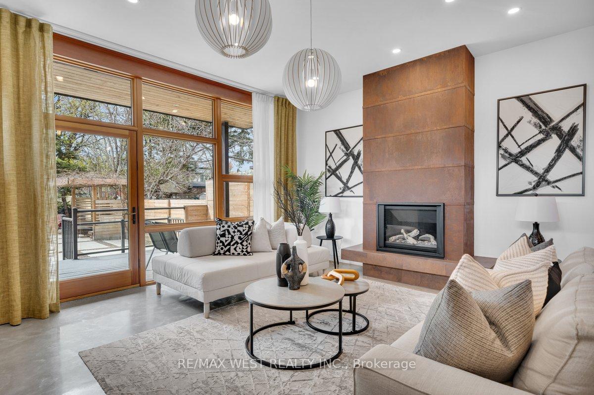 38 Smithfield Drive, Toronto W07, ON M8Y 3M2