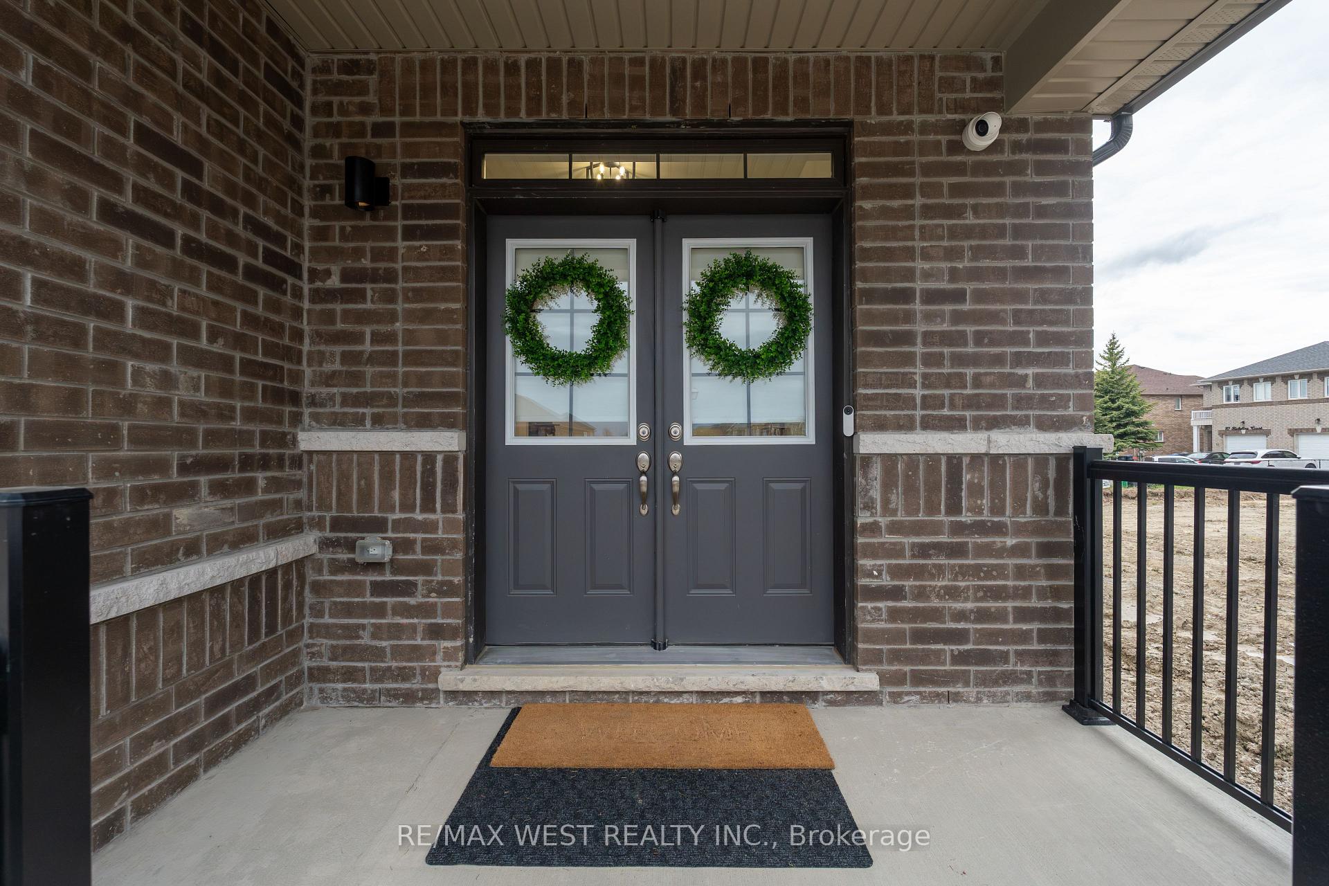 24 Hanton Crescent, Caledon — photo 4 of 5
