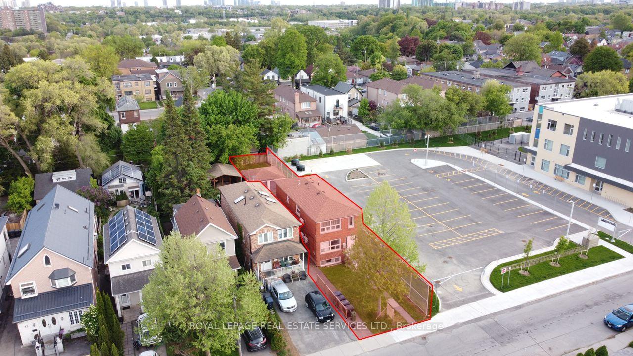 11 Dennis Avenue, Toronto W04, ON M6N 2T7 — Toronto W04, Ontario
